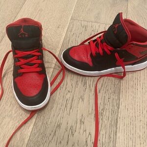 Boys 4.5 Jordan’s shoes